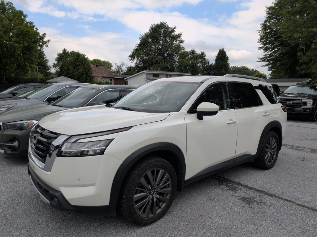 Nissan Pathfinder SL 4x4 7 PASSAGERS CUIR TOIT PANORAMIQUE 2022 à St-Jean-Sur-Richelieu, Québec - 1 - w1024h768px