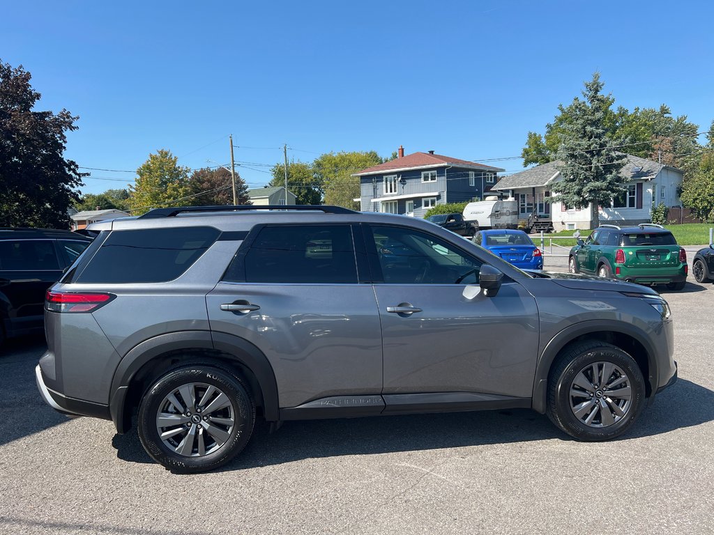 2023  Pathfinder SV 4WD 8 passagers TOIT PANO in St-Jean-Sur-Richelieu, Quebec - 10 - w1024h768px