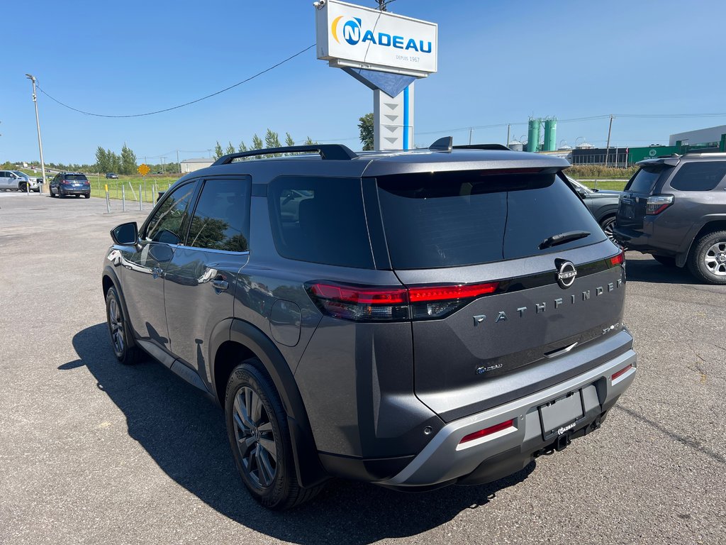 2023  Pathfinder SV 4WD 8 passagers TOIT PANO in St-Jean-Sur-Richelieu, Quebec - 7 - w1024h768px