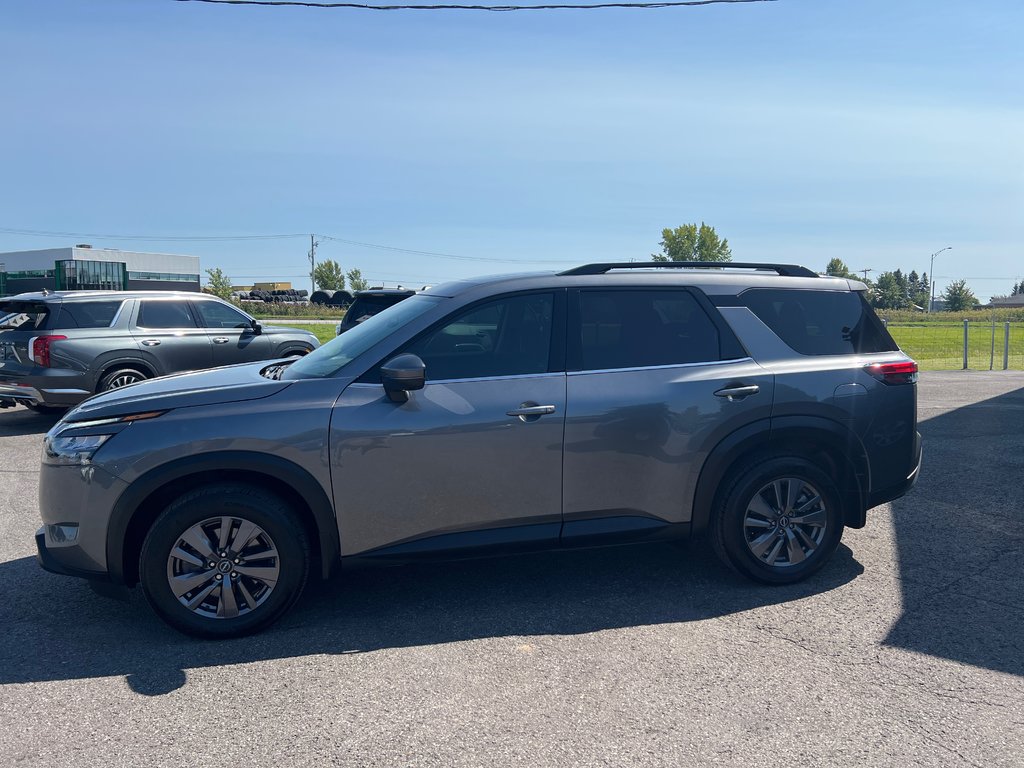 2023  Pathfinder SV 4WD 8 passagers TOIT PANO in St-Jean-Sur-Richelieu, Quebec - 6 - w1024h768px