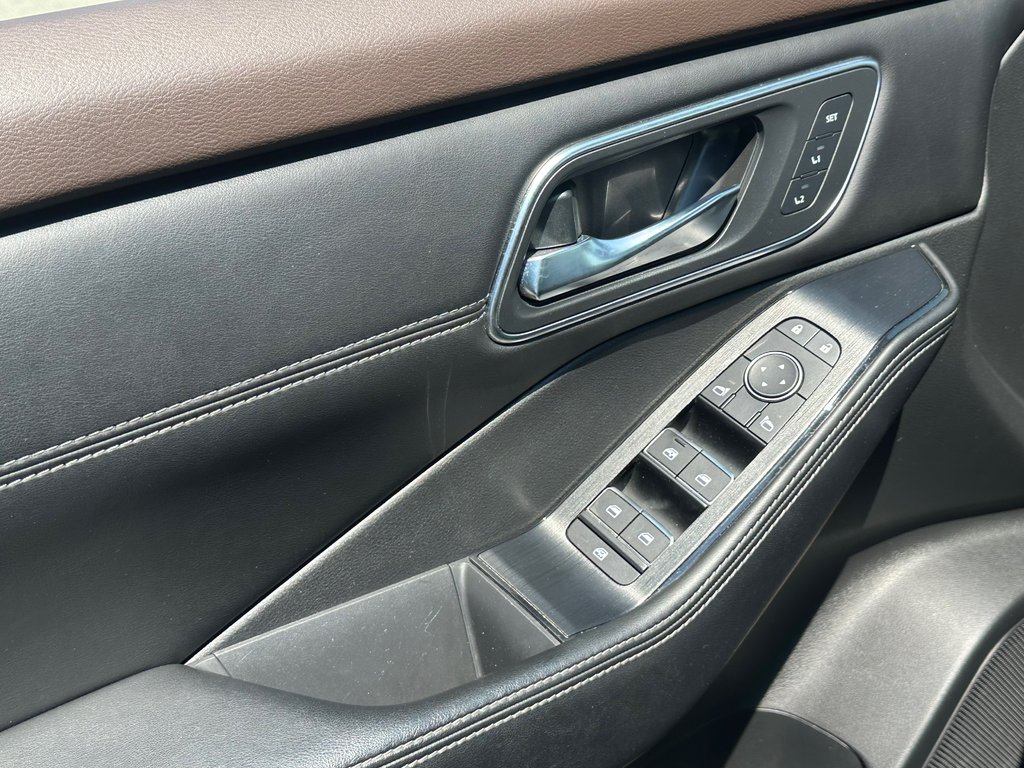 2023 Nissan Rogue Platinum AWD CUIR SEULEMENT 029926 KM in St-Jean-Sur-Richelieu, Quebec - 18 - w1024h768px