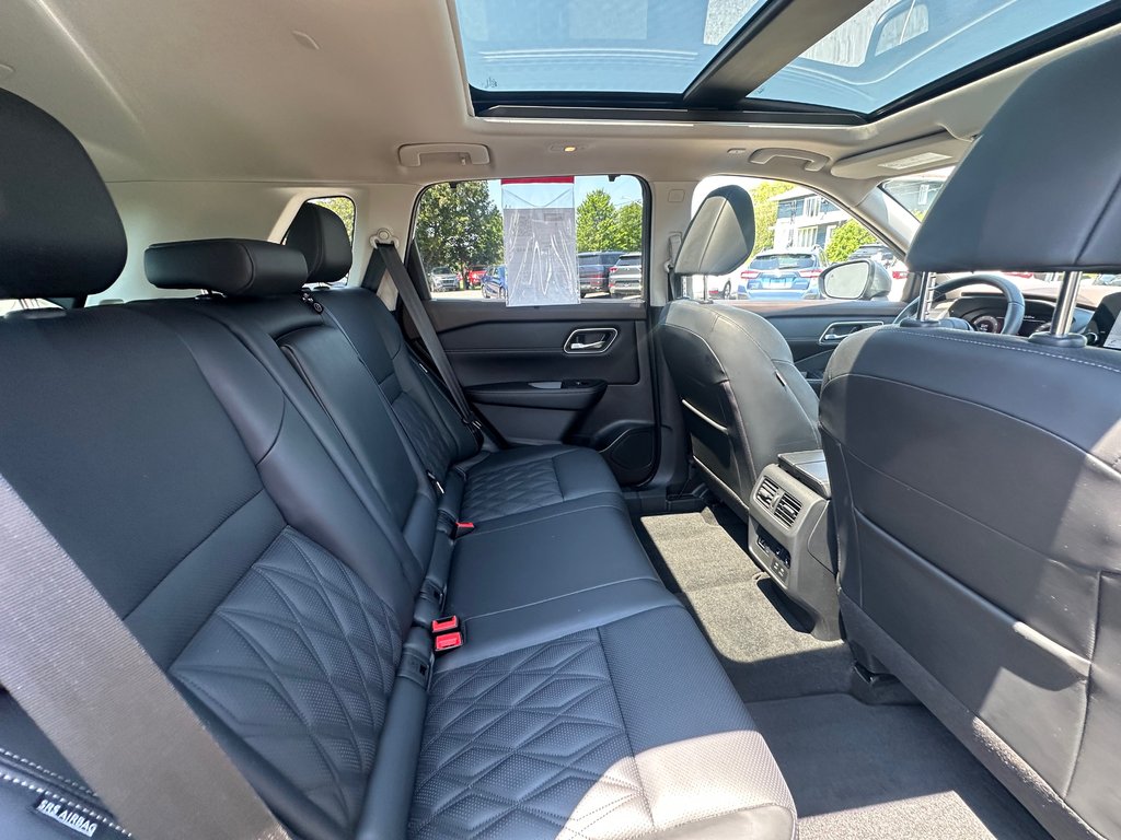 2023 Nissan Rogue Platinum AWD CUIR SEULEMENT 029926 KM in St-Jean-Sur-Richelieu, Quebec - 30 - w1024h768px