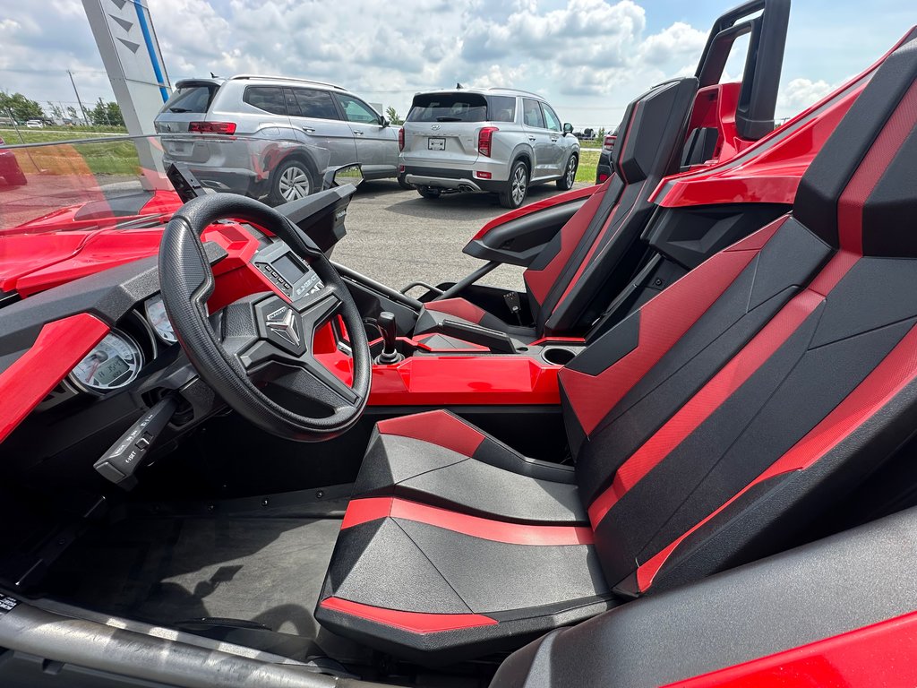 2016 Polaris Slingshot SEULEMENT 10602 KM in St-Jean-Sur-Richelieu, Quebec - 14 - w1024h768px