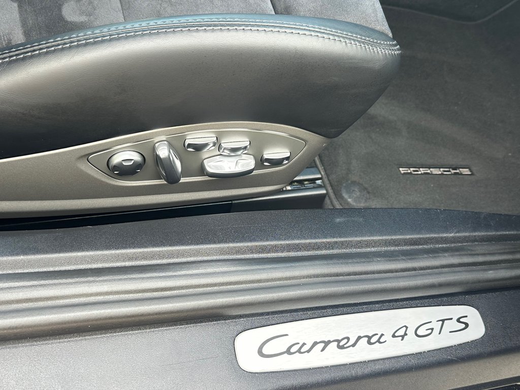 2015 Porsche 911 CARRERA 4 GTS SEULEMENT 029739 KM in St-Jean-Sur-Richelieu, Quebec - 14 - w1024h768px