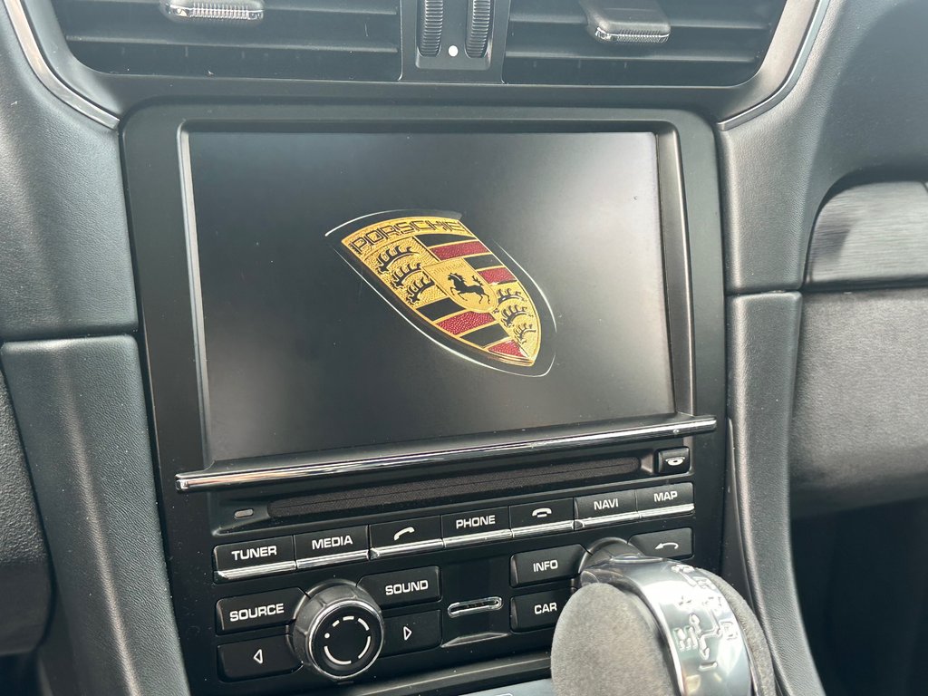 2015 Porsche 911 CARRERA 4 GTS SEULEMENT 029739 KM in St-Jean-Sur-Richelieu, Quebec - 27 - w1024h768px