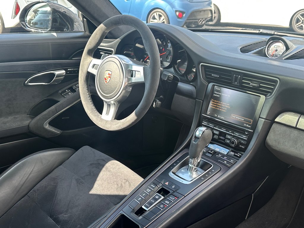 2015 Porsche 911 CARRERA 4 GTS SEULEMENT 029739 KM in St-Jean-Sur-Richelieu, Quebec - 3 - w1024h768px