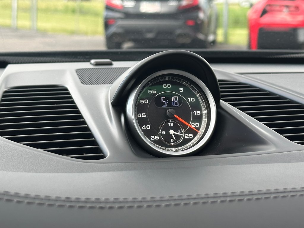 2015 Porsche 911 CARRERA 4 GTS SEULEMENT 029739 KM in St-Jean-Sur-Richelieu, Quebec - 26 - w1024h768px
