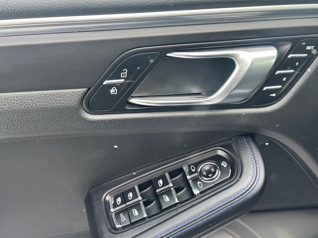 Porsche Macan AWD CUIR TOIT PANORAMIQUE 2023 à St-Jean-Sur-Richelieu, Québec - 19 - w1024h768px
