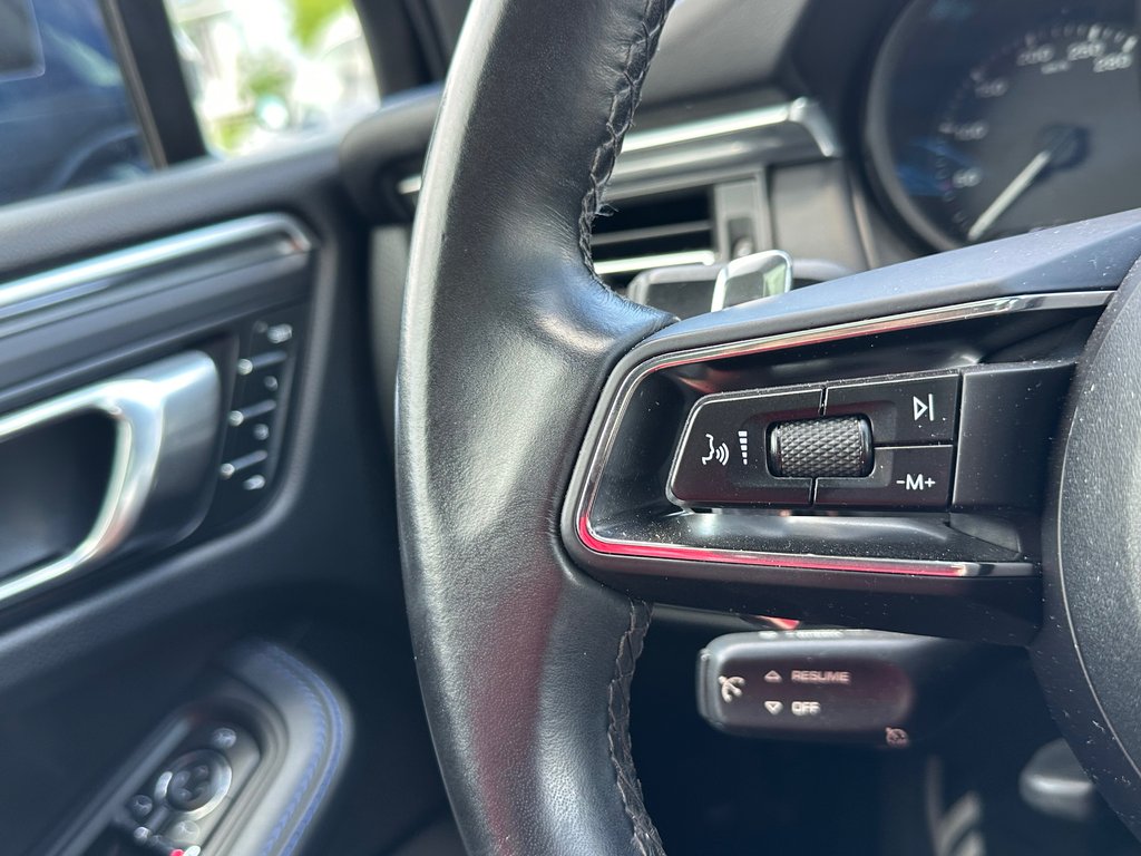 Porsche Macan AWD CUIR TOIT PANORAMIQUE 2023 à St-Jean-Sur-Richelieu, Québec - 22 - w1024h768px