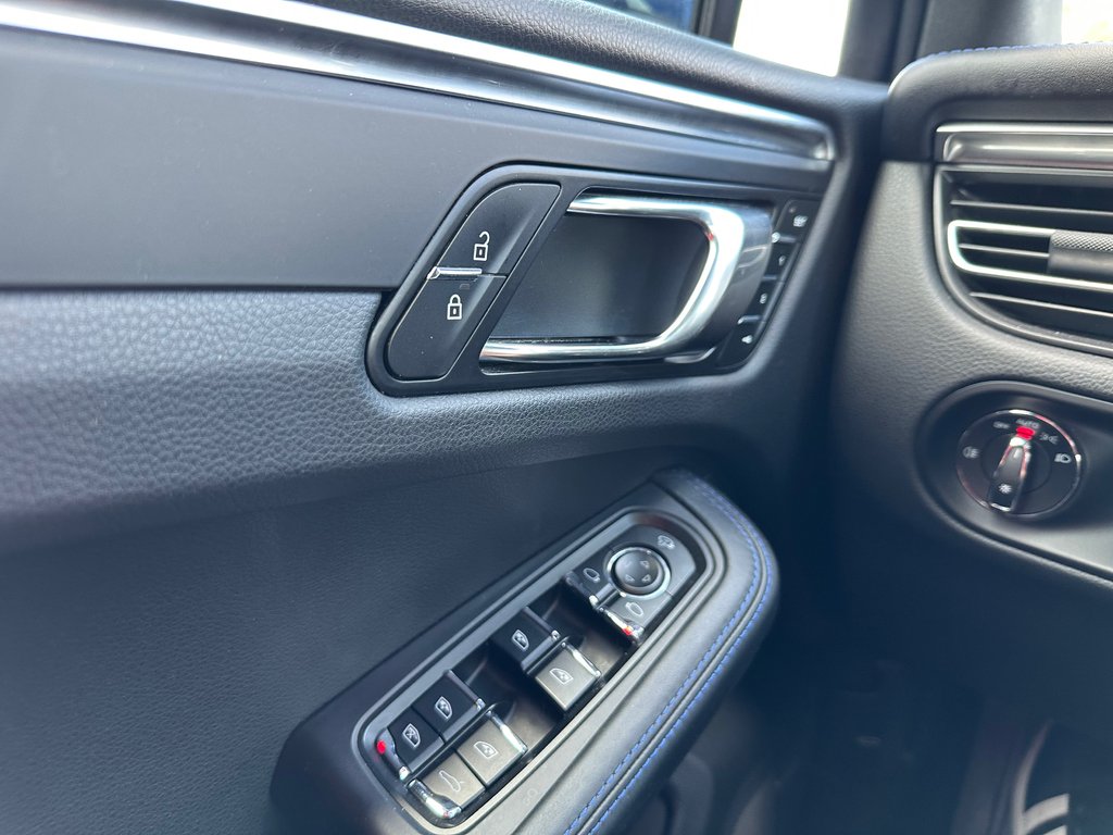 Porsche Macan AWD CUIR TOIT PANORAMIQUE 2023 à St-Jean-Sur-Richelieu, Québec - 24 - w1024h768px