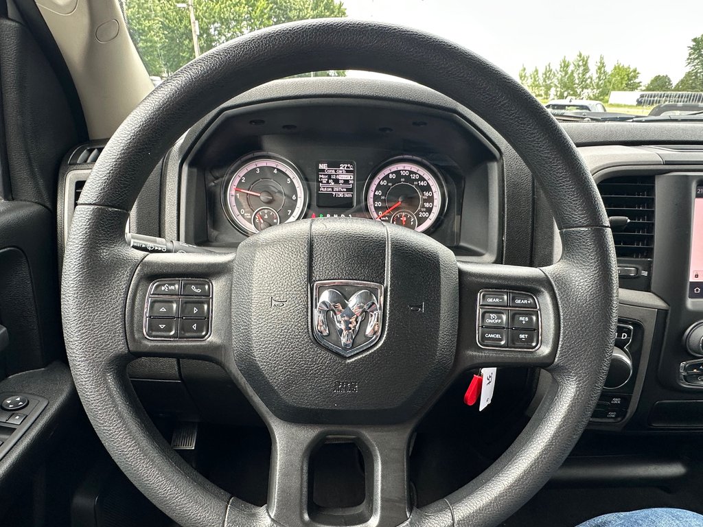 2023 Ram 1500 Classic Express CREW in St-Jean-Sur-Richelieu, Quebec - 2 - w1024h768px