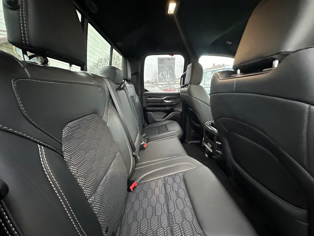 2020 Ram 1500 Sport 4X4 V8 CUIR NAVI SEULEMENT 068906 KM in St-Jean-Sur-Richelieu, Quebec - 11 - w1024h768px