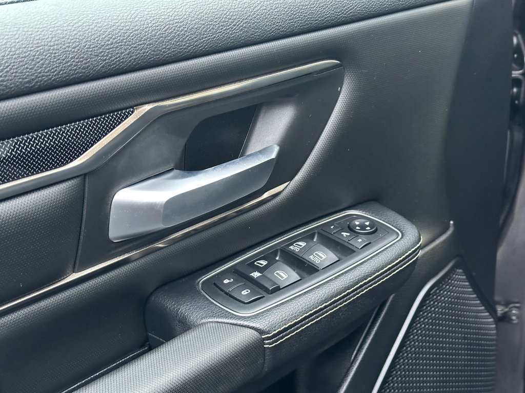 2020 Ram 1500 Sport 4X4 V8 CUIR NAVI SEULEMENT 068906 KM in St-Jean-Sur-Richelieu, Quebec - 17 - w1024h768px