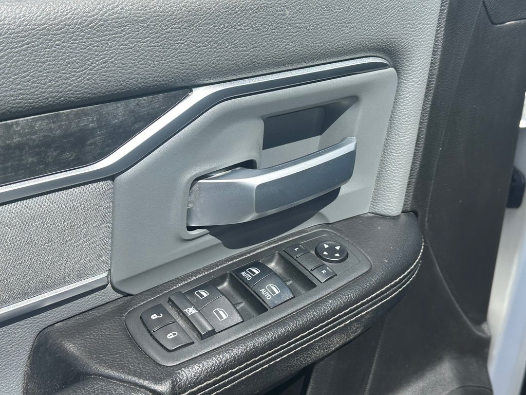 Ram 2500 Big Horn BOITE 8 PIEDS SEULEMENT 088357 KM 2019 à St-Jean-Sur-Richelieu, Québec - 17 - w1024h768px