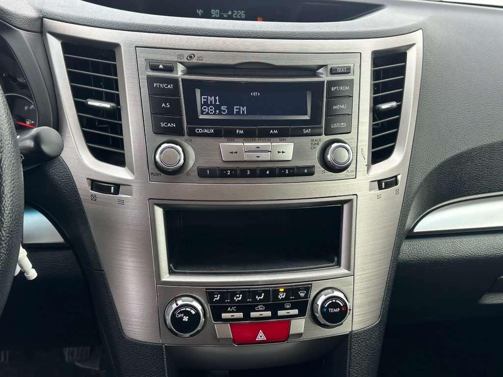 2014 Subaru Outback 2.5i Premium SIEGES CHAUFFANTS in St-Jean-Sur-Richelieu, Quebec - 18 - w1024h768px