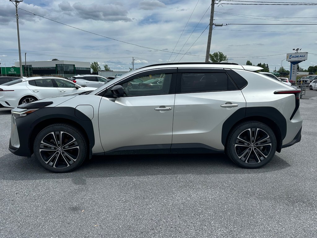 Toyota BZ4X XLE CUIR NAVIGATION 2023 à St-Jean-Sur-Richelieu, Québec - 4 - w1024h768px