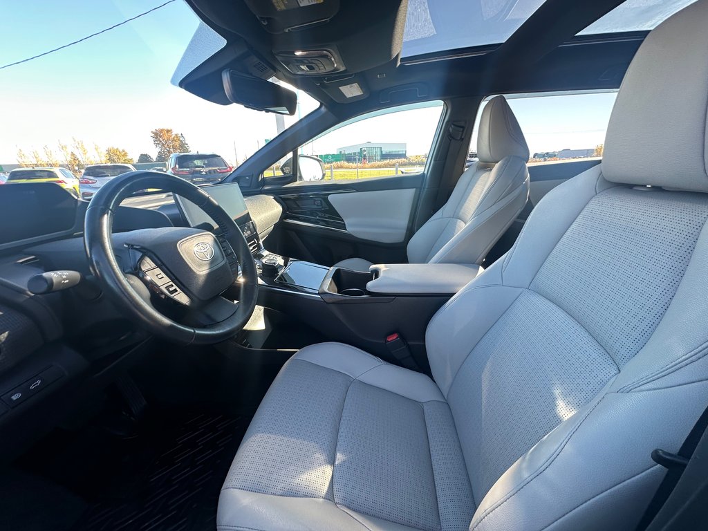 2023 Toyota BZ4X XLE CUIR TOIT PANO NAVIGATION AWD in St-Jean-Sur-Richelieu, Quebec - 17 - w1024h768px