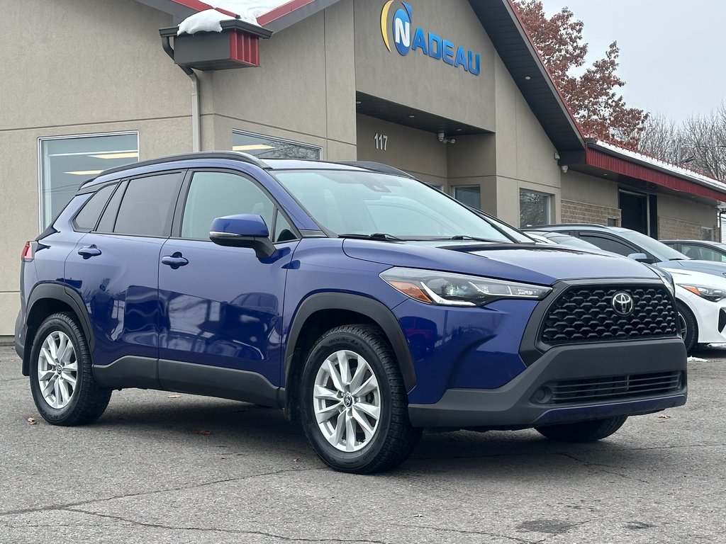 2022 Toyota Corolla Cross LE TOIT OUVRANT CRUISE ADAPTATIF in St-Jean-Sur-Richelieu, Quebec - 1 - w1024h768px
