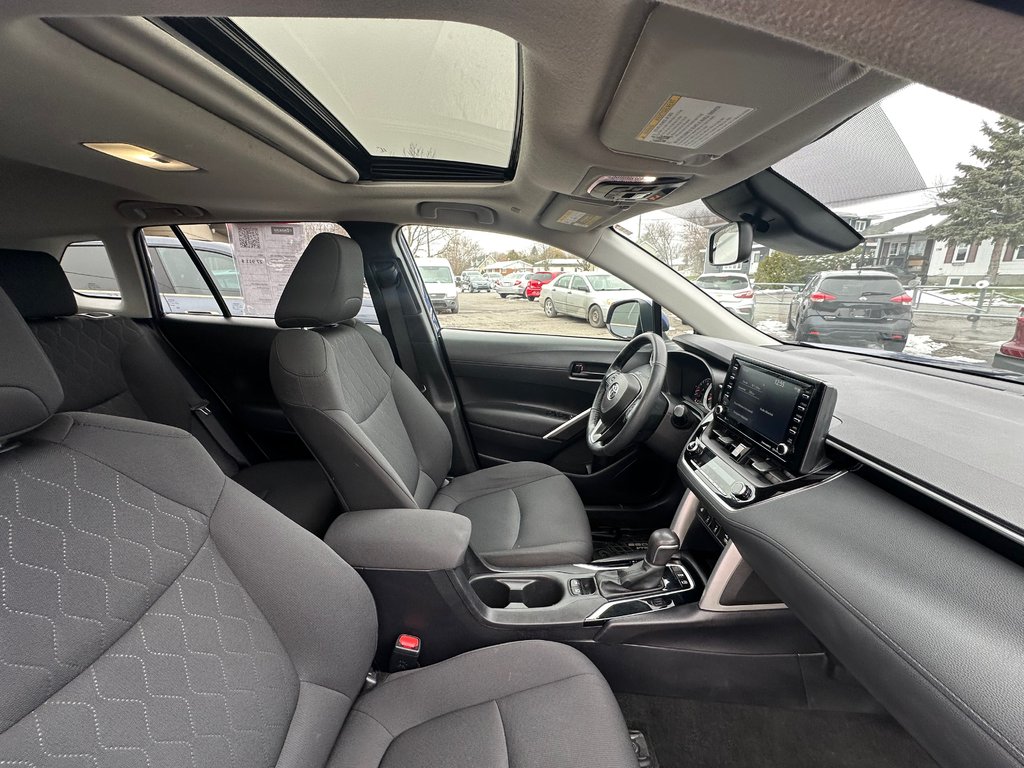 2022 Toyota Corolla Cross LE TOIT OUVRANT CRUISE ADAPTATIF in St-Jean-Sur-Richelieu, Quebec - 12 - w1024h768px