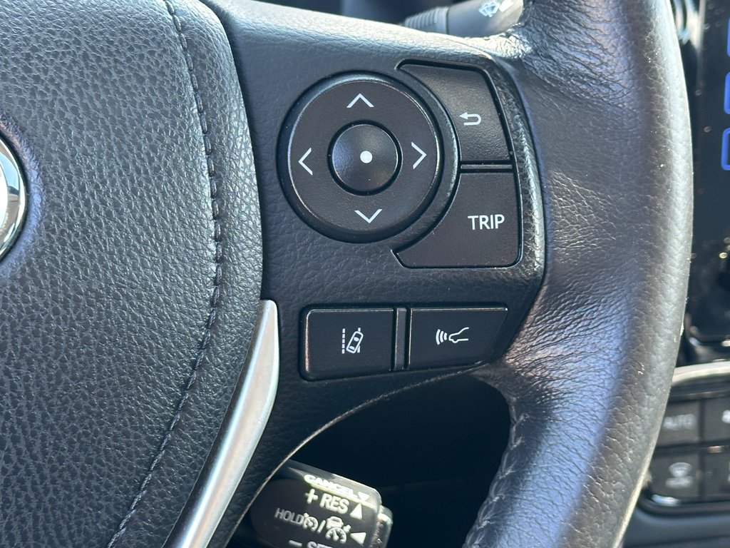 2017 Toyota Corolla XSE CUIR NAVIGATION TOIT OUVRANT in St-Jean-Sur-Richelieu, Quebec - 24 - w1024h768px