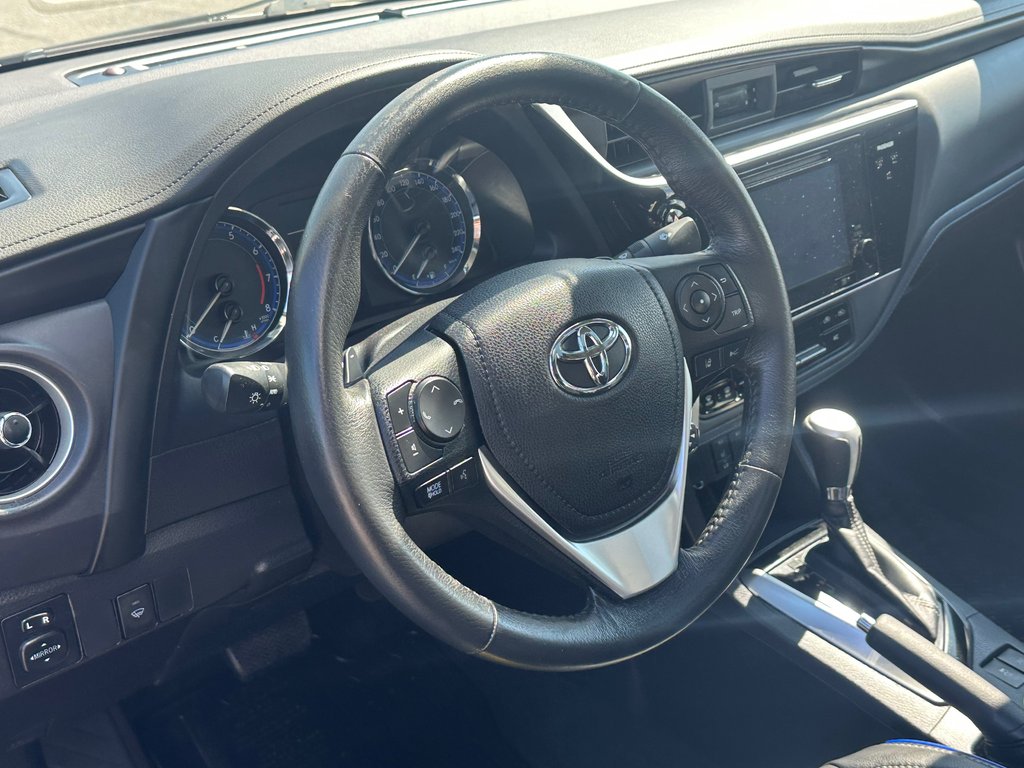 2017 Toyota Corolla XSE CUIR NAVIGATION TOIT OUVRANT in St-Jean-Sur-Richelieu, Quebec - 16 - w1024h768px