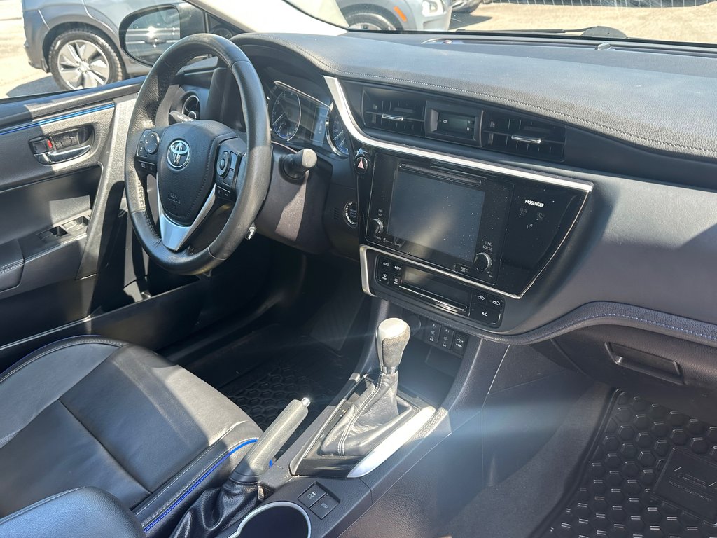 2017 Toyota Corolla XSE CUIR NAVIGATION TOIT OUVRANT in St-Jean-Sur-Richelieu, Quebec - 12 - w1024h768px