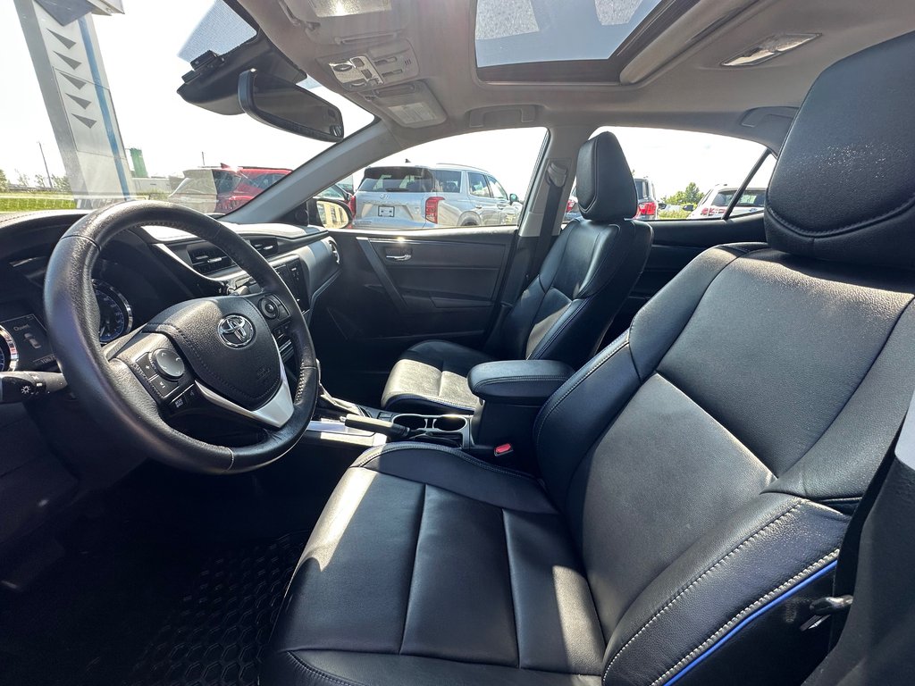 2017 Toyota Corolla XSE CUIR NAVIGATION TOIT OUVRANT in St-Jean-Sur-Richelieu, Quebec - 3 - w1024h768px