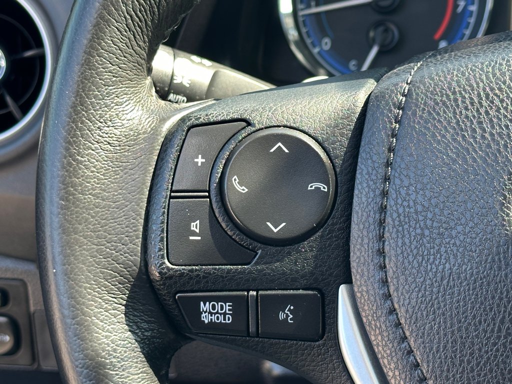 2017 Toyota Corolla XSE CUIR NAVIGATION TOIT OUVRANT in St-Jean-Sur-Richelieu, Quebec - 25 - w1024h768px