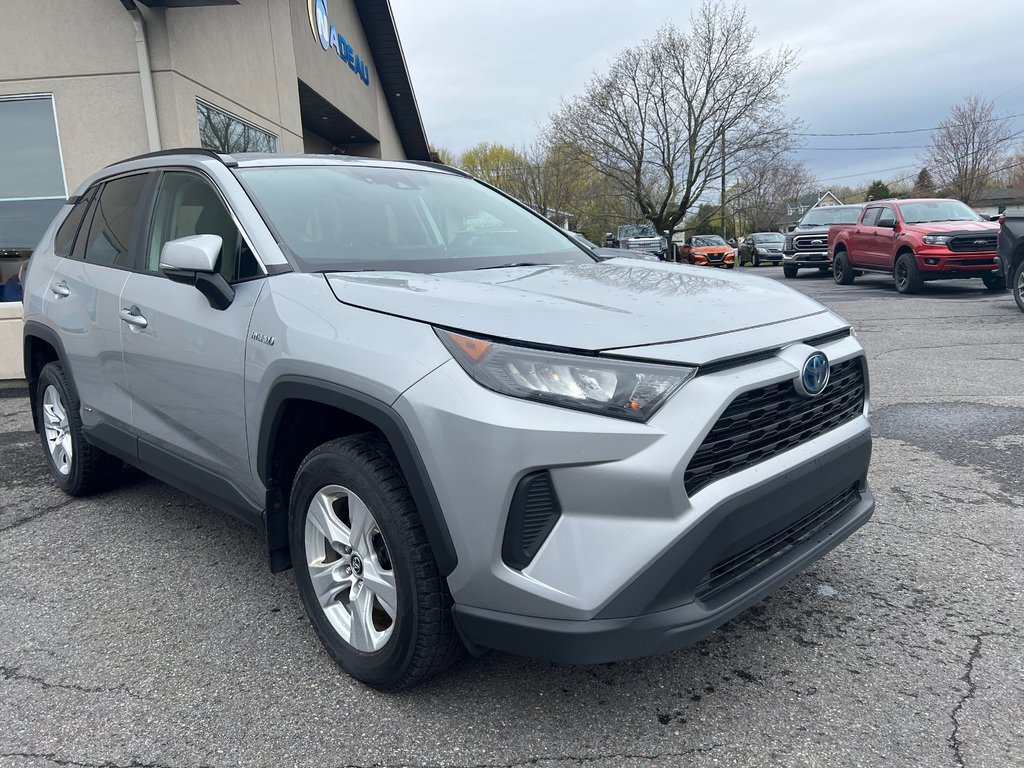 2019  RAV4 Hybrid LE AWD CRUISE ADAPT ANGLES MORTS in St-Jean-Sur-Richelieu, Quebec - 1 - w1024h768px
