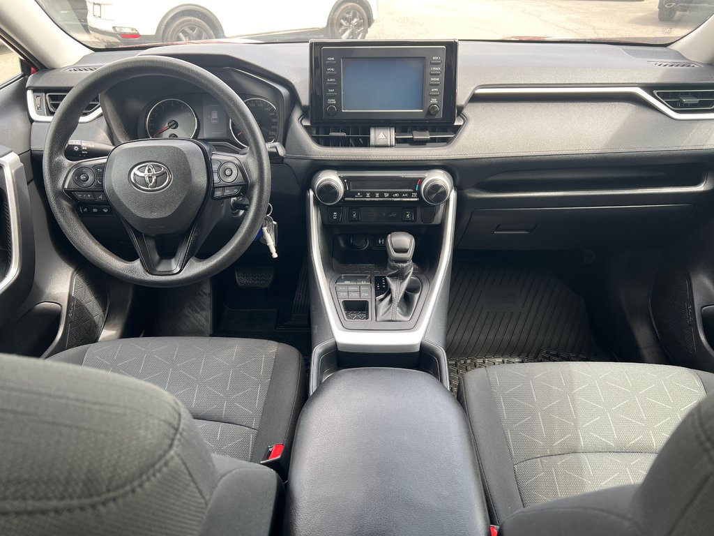 2019  RAV4 LE AWD CRUISE ADAPT ANGLES MORTS in St-Jean-Sur-Richelieu, Quebec - 11 - w1024h768px