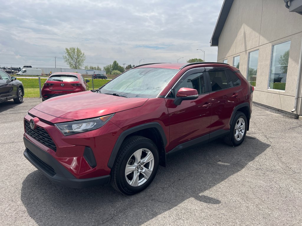 2019  RAV4 LE AWD CRUISE ADAPT ANGLES MORTS in St-Jean-Sur-Richelieu, Quebec - 5 - w1024h768px