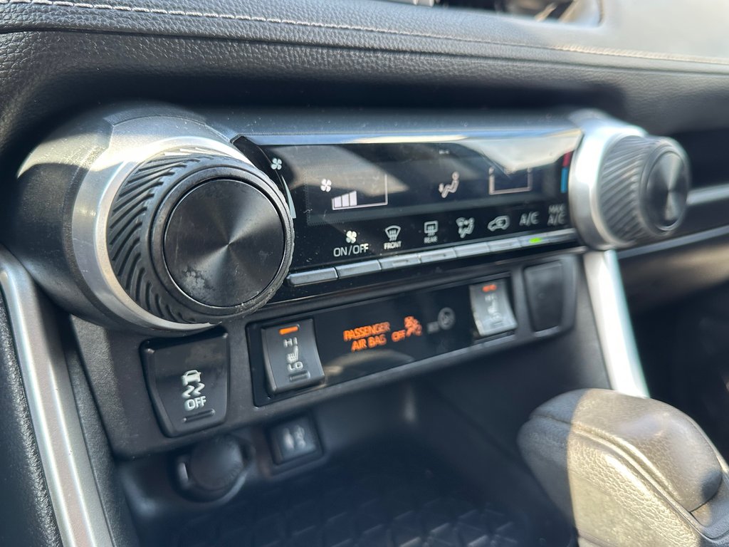 2019 Toyota RAV4 LE AWD SEULEMENT 075492 KM in St-Jean-Sur-Richelieu, Quebec - 19 - w1024h768px