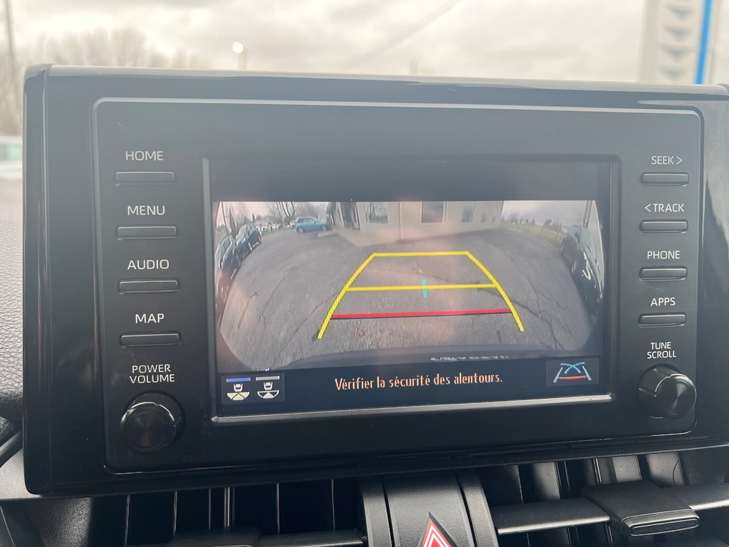 2020  RAV4 LE AWD APPLE CAR  ANGLES MORTS CAMERA in St-Jean-Sur-Richelieu, Quebec - 24 - w1024h768px