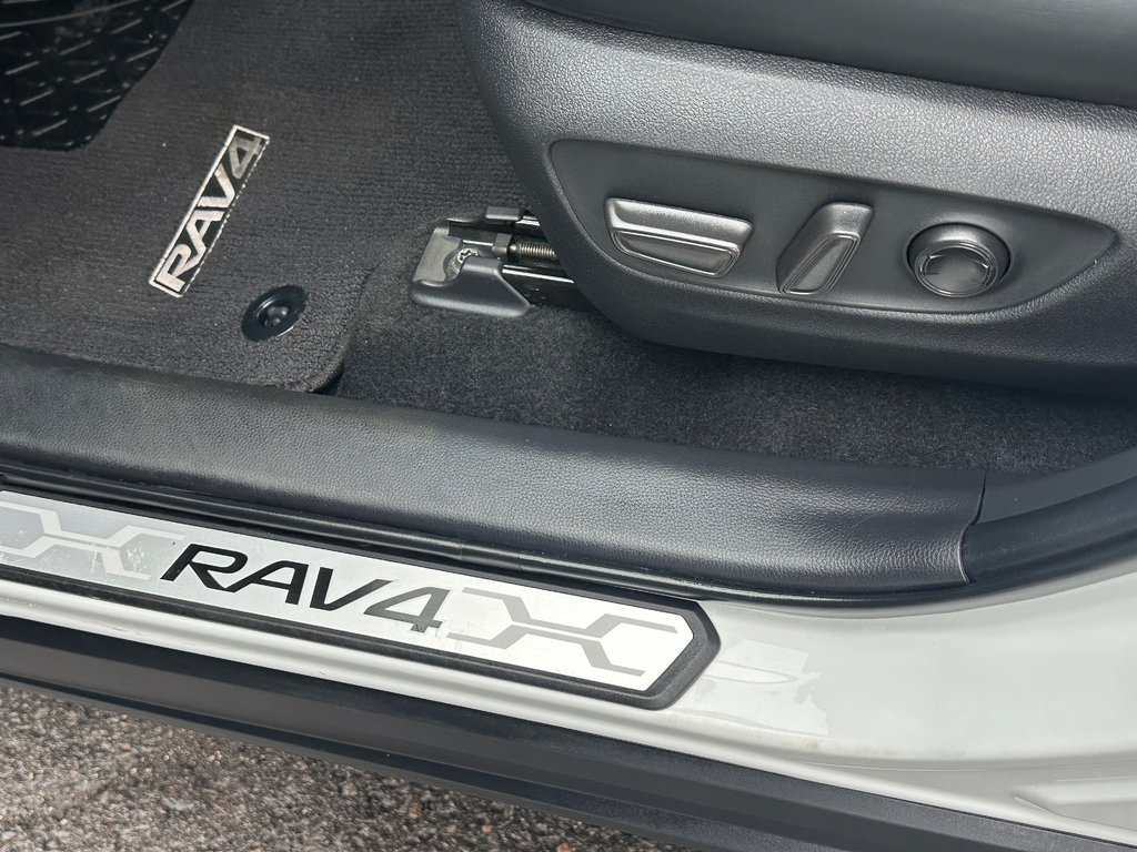Toyota RAV4 Limited AWD CUIR NAVIGATION 2024 à St-Jean-Sur-Richelieu, Québec - 22 - w1024h768px