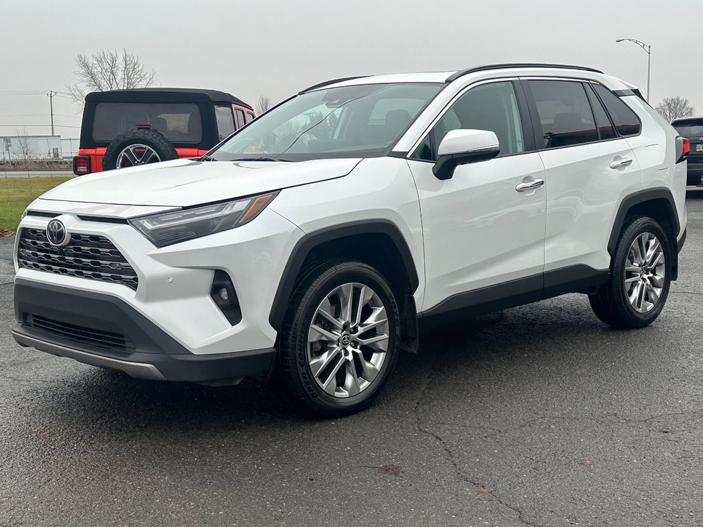 Toyota RAV4 Limited AWD CUIR NAVIGATION 2024 à St-Jean-Sur-Richelieu, Québec - 4 - w1024h768px