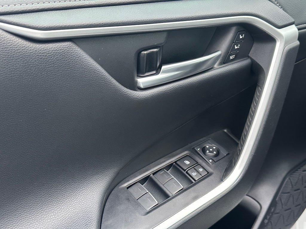 Toyota RAV4 Limited AWD CUIR NAVIGATION 2024 à St-Jean-Sur-Richelieu, Québec - 26 - w1024h768px