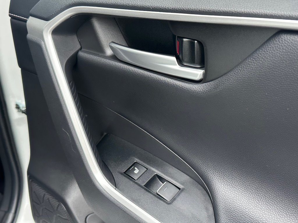 Toyota RAV4 Limited AWD CUIR NAVIGATION 2024 à St-Jean-Sur-Richelieu, Québec - 31 - w1024h768px