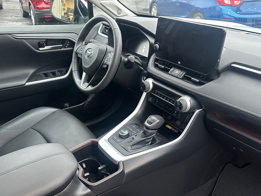 Toyota RAV4 Limited AWD CUIR NAVIGATION 2024 à St-Jean-Sur-Richelieu, Québec - 3 - w1024h768px