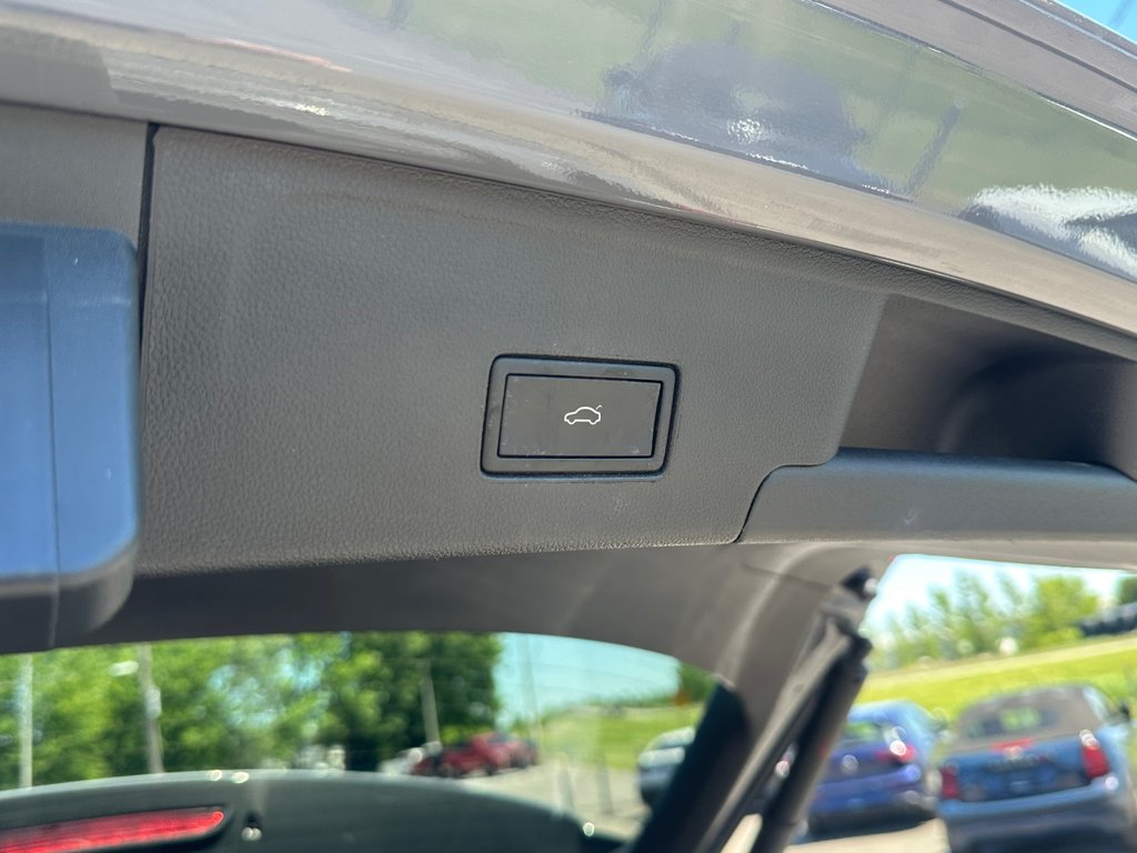 2023 Volkswagen Atlas Cross Sport Comfortline AWD CUIR in St-Jean-Sur-Richelieu, Quebec - 17 - w1024h768px