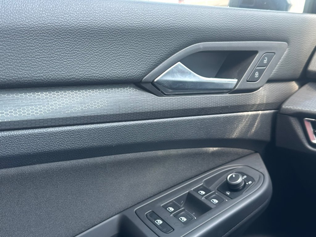 2022 Volkswagen Golf GTI Autobahn in St-Jean-Sur-Richelieu, Quebec - 22 - w1024h768px