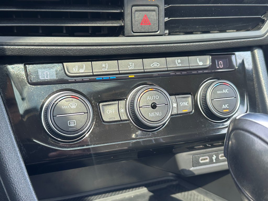Volkswagen Jetta Execline TOIT NAVI CUIR ANGLES MORTS 2021 à St-Jean-Sur-Richelieu, Québec - 22 - w1024h768px