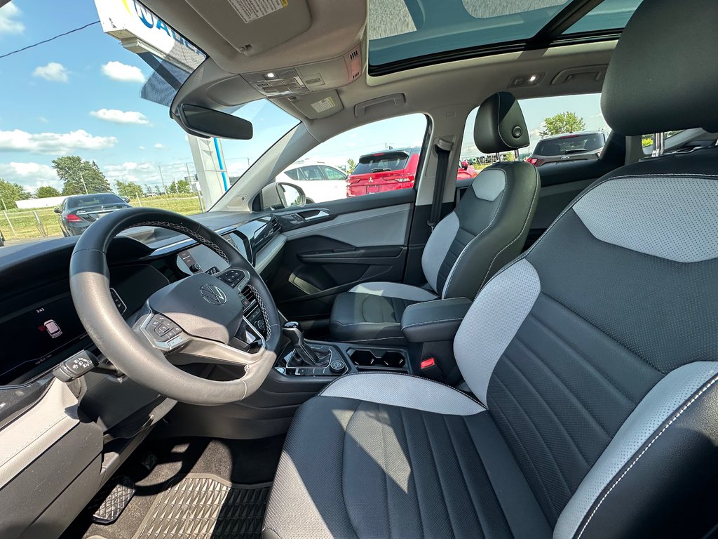Volkswagen Taos Highline CUIR NAVIGATION TOIT PANORAMIQUE 2022 à St-Jean-Sur-Richelieu, Québec - 17 - w1024h768px