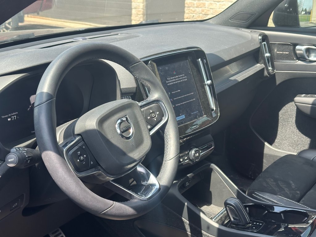 Volvo XC40 Recharge Pure Electric Ultimate CUIR NAVIGATION TOIT PANORAMIQUE AWD 2022 à St-Jean-Sur-Richelieu, Québec - 9 - w1024h768px