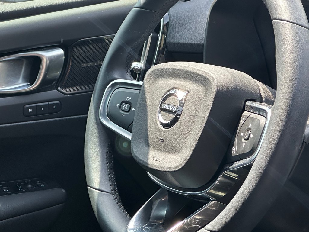 Volvo XC40 Recharge Pure Electric Ultimate CUIR NAVIGATION TOIT PANORAMIQUE AWD 2022 à St-Jean-Sur-Richelieu, Québec - 3 - w1024h768px