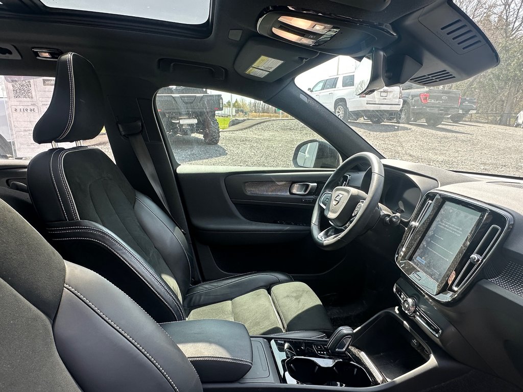 Volvo XC40 Recharge Pure Electric Ultimate CUIR NAVIGATION TOIT PANORAMIQUE AWD 2022 à St-Jean-Sur-Richelieu, Québec - 8 - w1024h768px