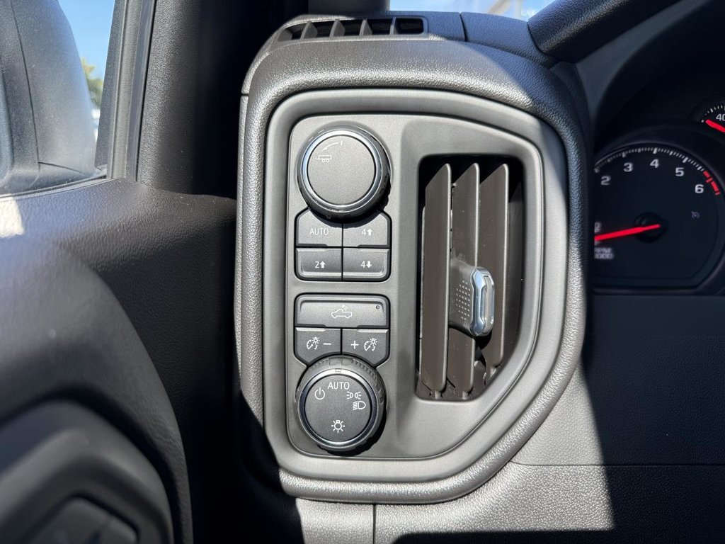 Chevrolet Silverado 1500 4x4 Custom Trail Boss Crew Cab V8 5.3L 6.6ft 2023 à Quebec, Québec - 13 - w1024h768px