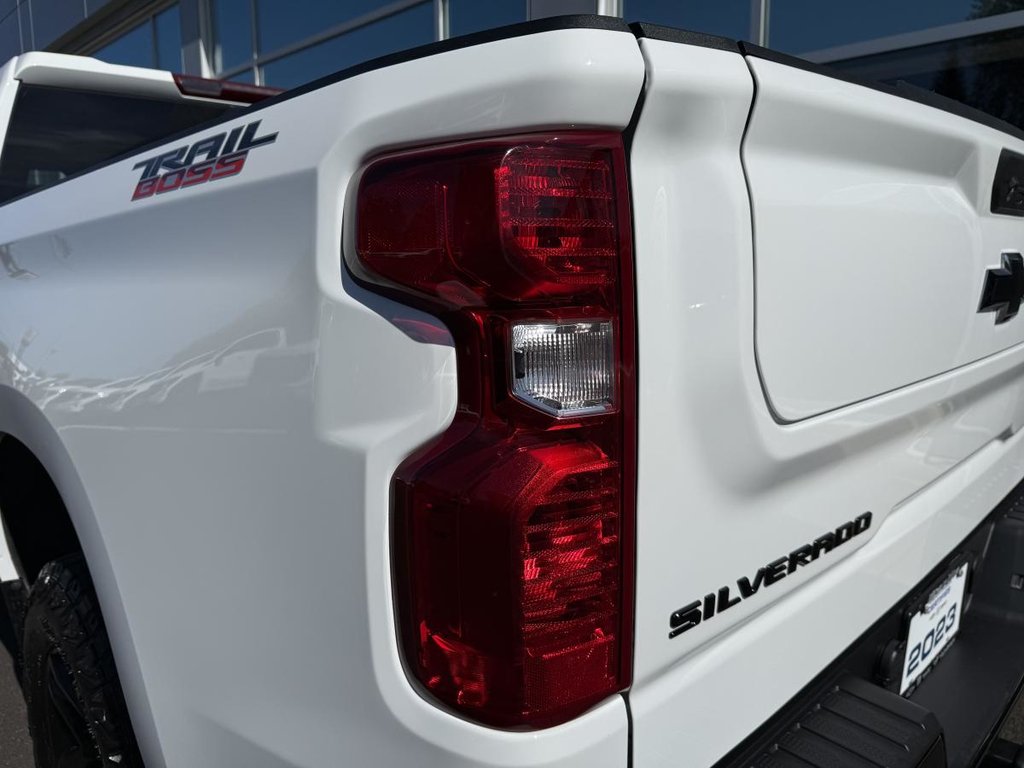 Chevrolet Silverado 1500 4x4 Custom Trail Boss Crew Cab V8 5.3L 6.6ft 2023 à Quebec, Québec - 10 - w1024h768px