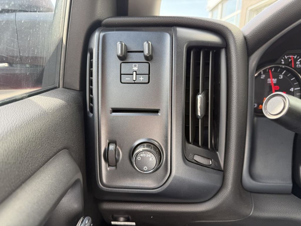 2019 Chevrolet SILVERADO 2500 HD 4x4 Work Truck Crew Cab V8 6.6L Duramax 8ft in Quebec, Quebec - 16 - w1024h768px