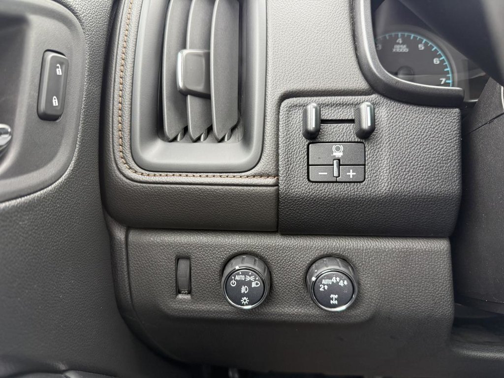2022 GMC Canyon 4x4 AT4 Crew Cab V6 3.6L 6ft in Quebec, Quebec - 15 - w1024h768px