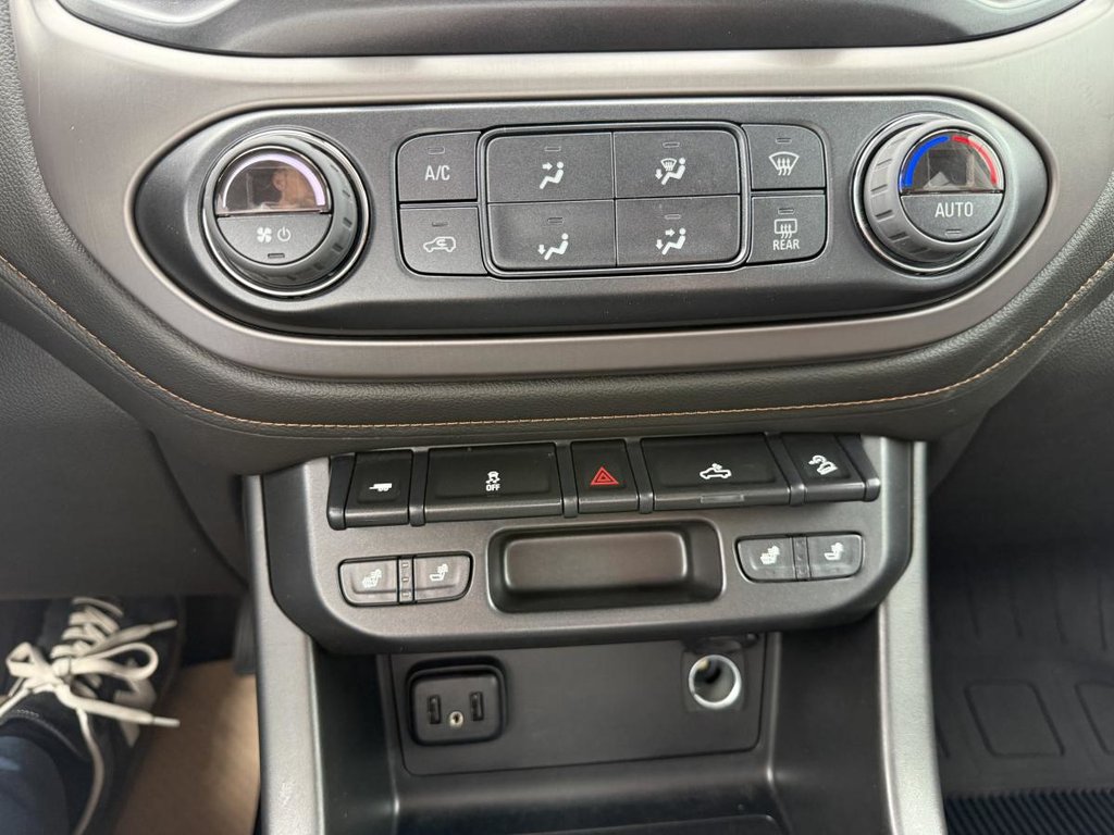 2022 GMC Canyon 4x4 AT4 Crew Cab V6 3.6L 6ft in Quebec, Quebec - 22 - w1024h768px